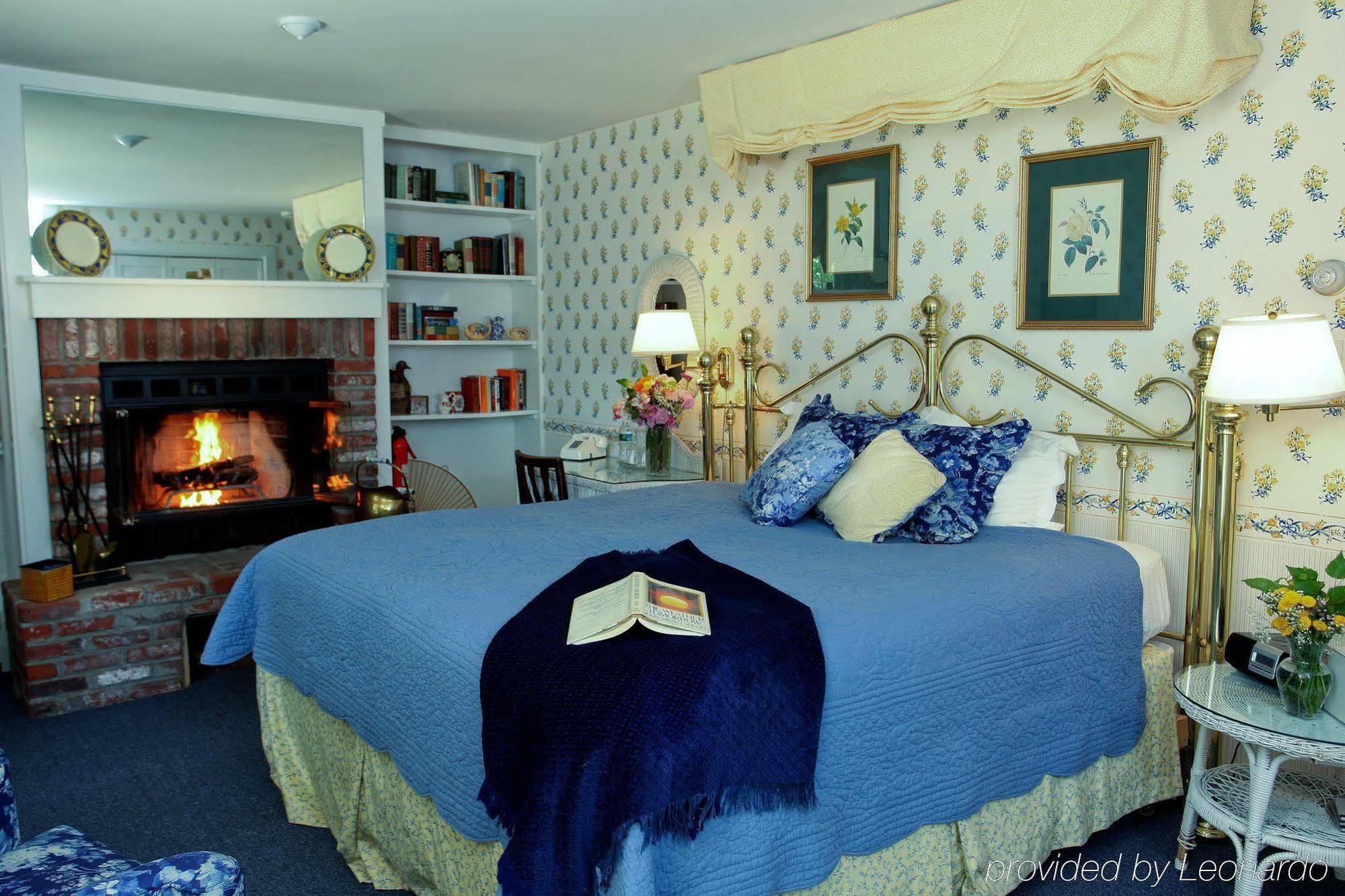 The Manor On Golden Pond Bed & Breakfast Holderness Exterior photo