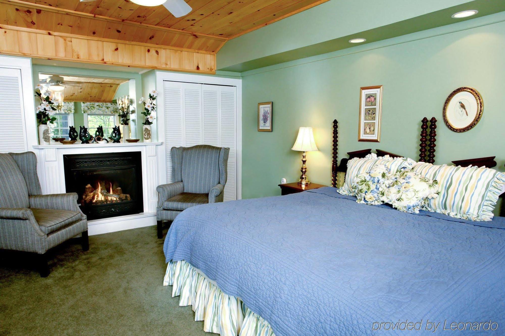 The Manor On Golden Pond Bed & Breakfast Holderness Exterior photo