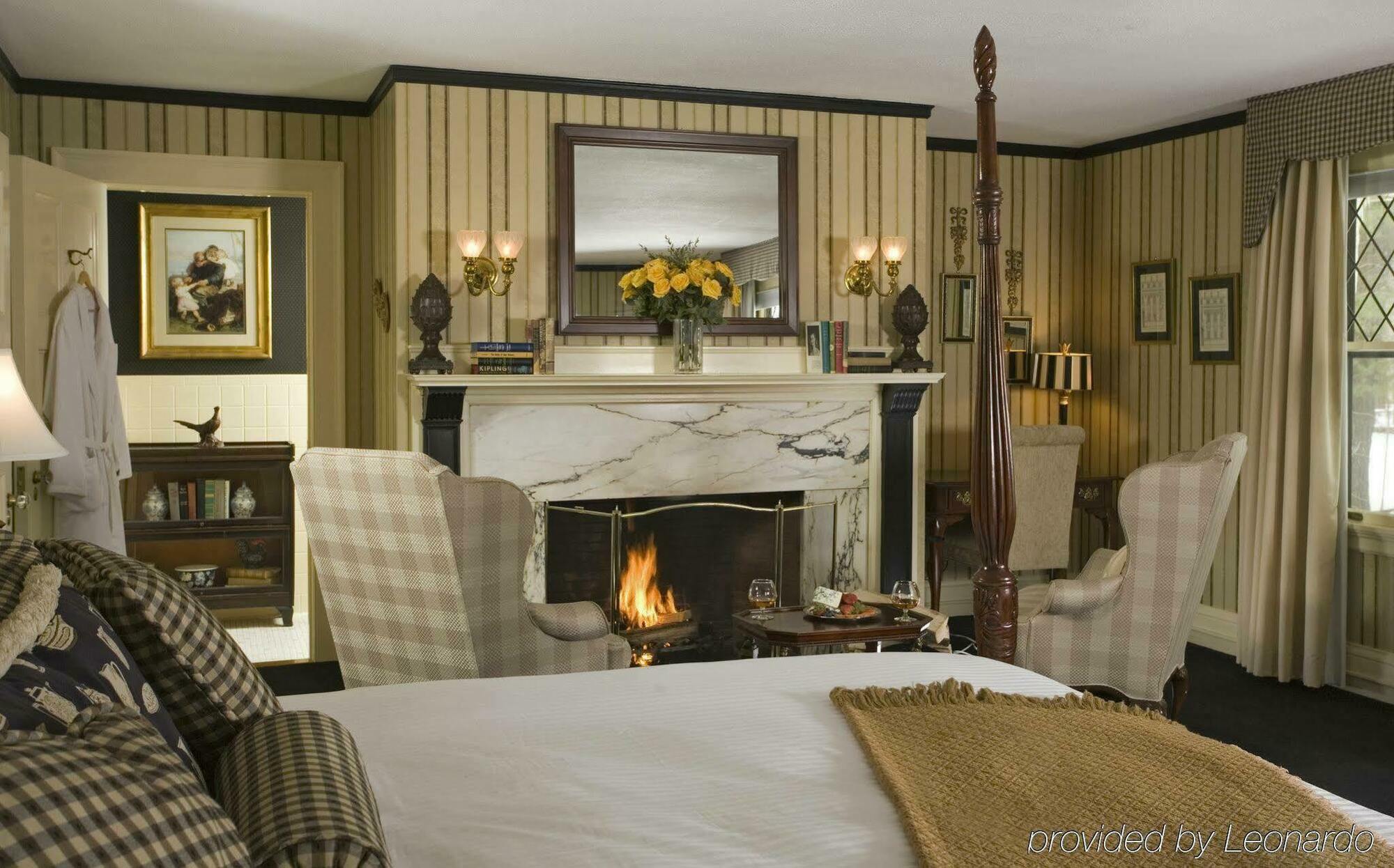 The Manor On Golden Pond Bed & Breakfast Holderness Exterior photo
